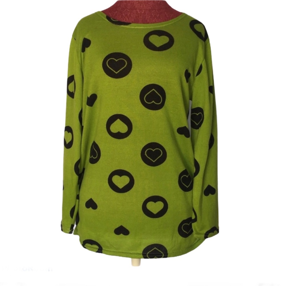 Lai Li Green Sweater w/ circles and hearts